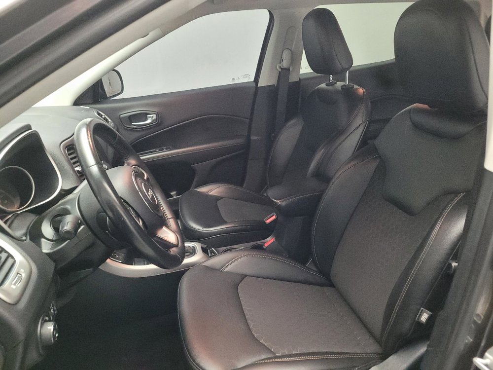 Used 2018 Jeep Compass Latitude w/ Popular Equipment Group FWD image 17