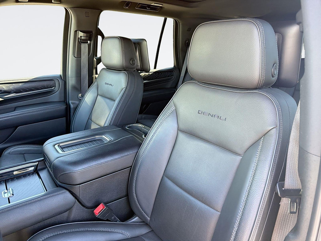 Used 2024 GMC Yukon Denali w/ Advanced Technology Package AWD/4WD image 23
