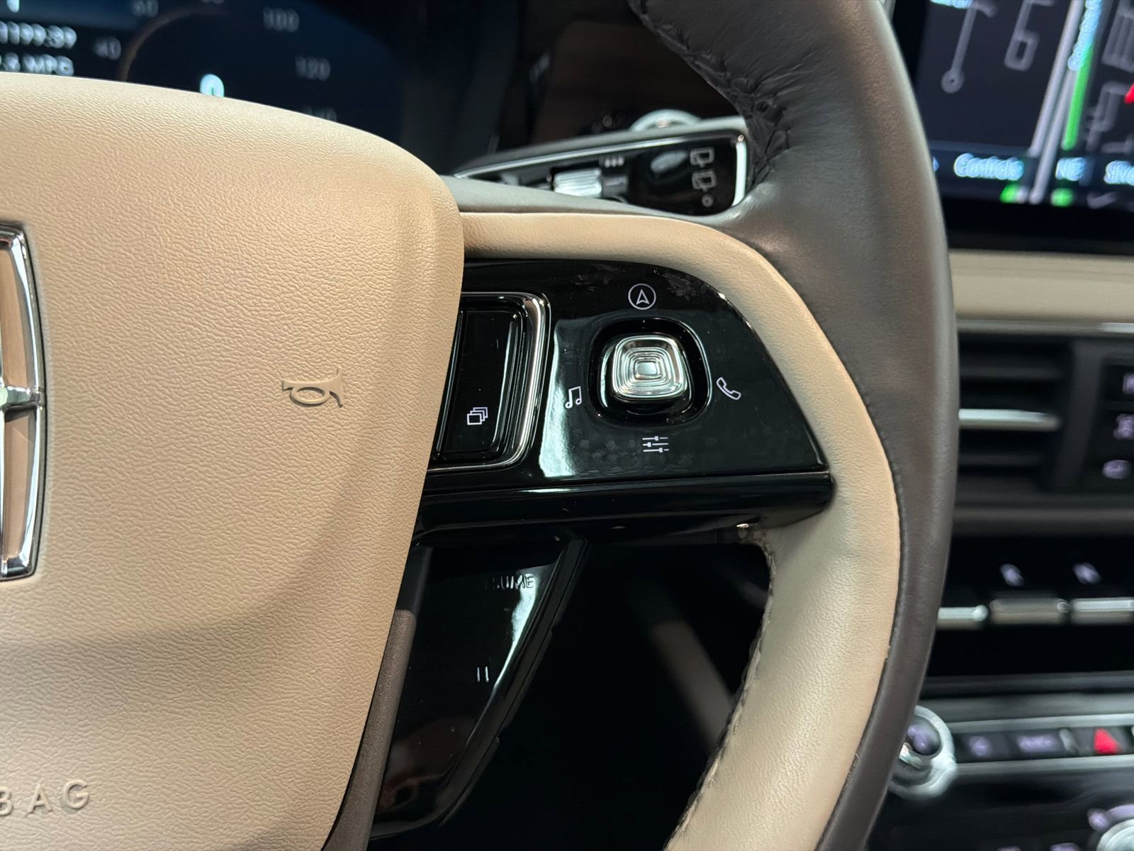 Used 2022 Lincoln Corsair Grand Touring image 22