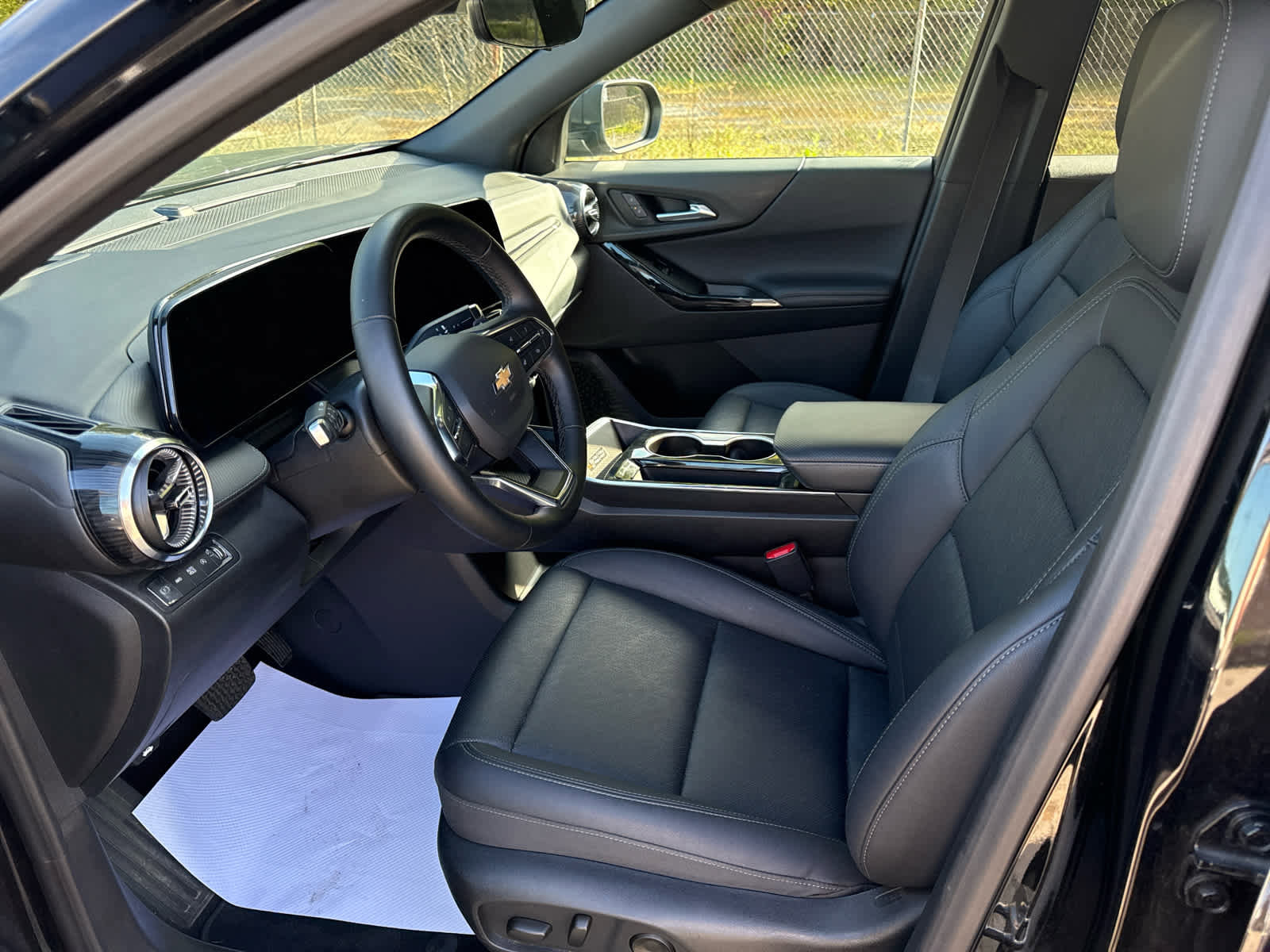 Used 2025 Chevrolet Equinox LT w/ Convenience Package II image 10