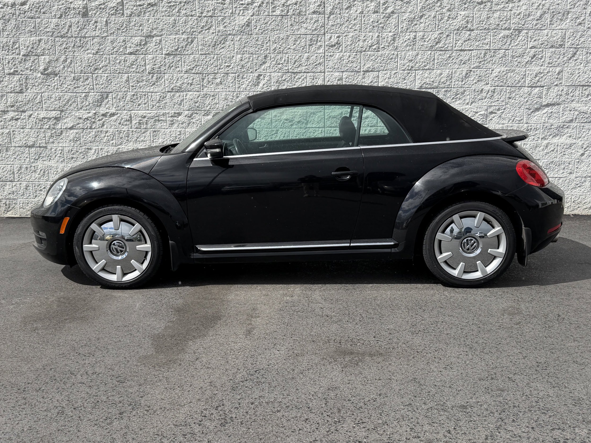 Used 2013 Volkswagen Beetle 2.5 FWD image 4