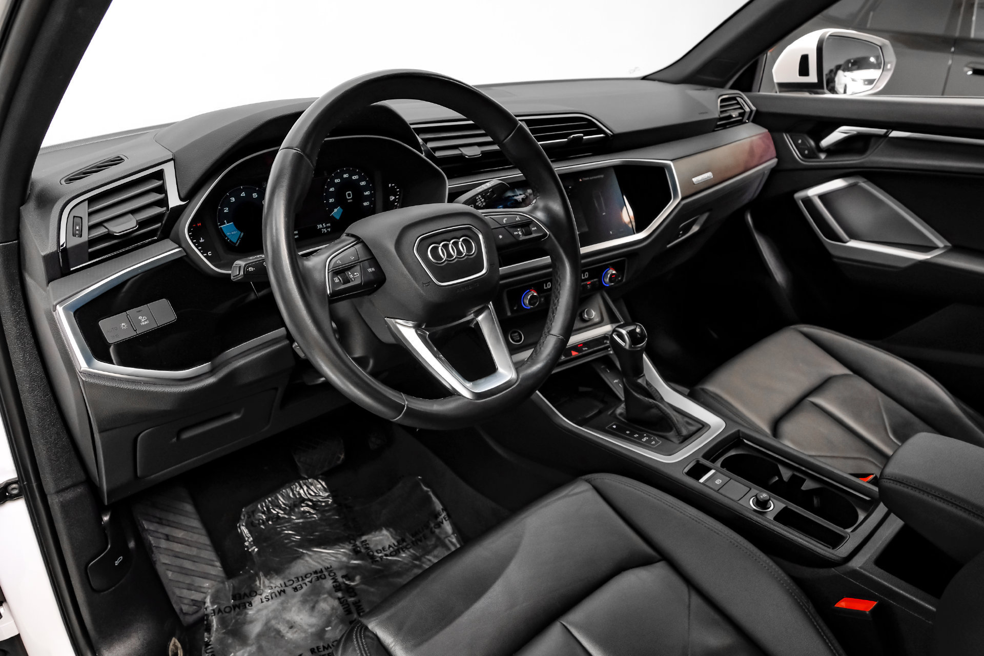 Used 2024 Audi Q3 2.0T Premium w/ Convenience Package AWD/4WD image 3