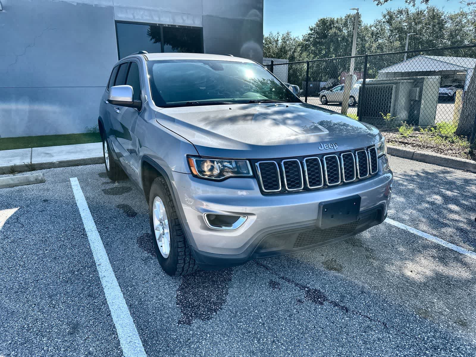 Used 2018 Jeep Grand Cherokee Laredo AWD/4WD image 11