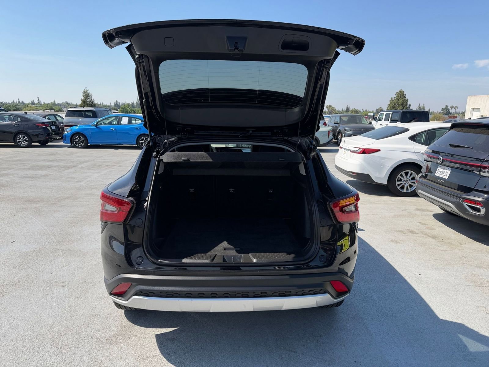 Used 2025 Chevrolet Trax LT image 30