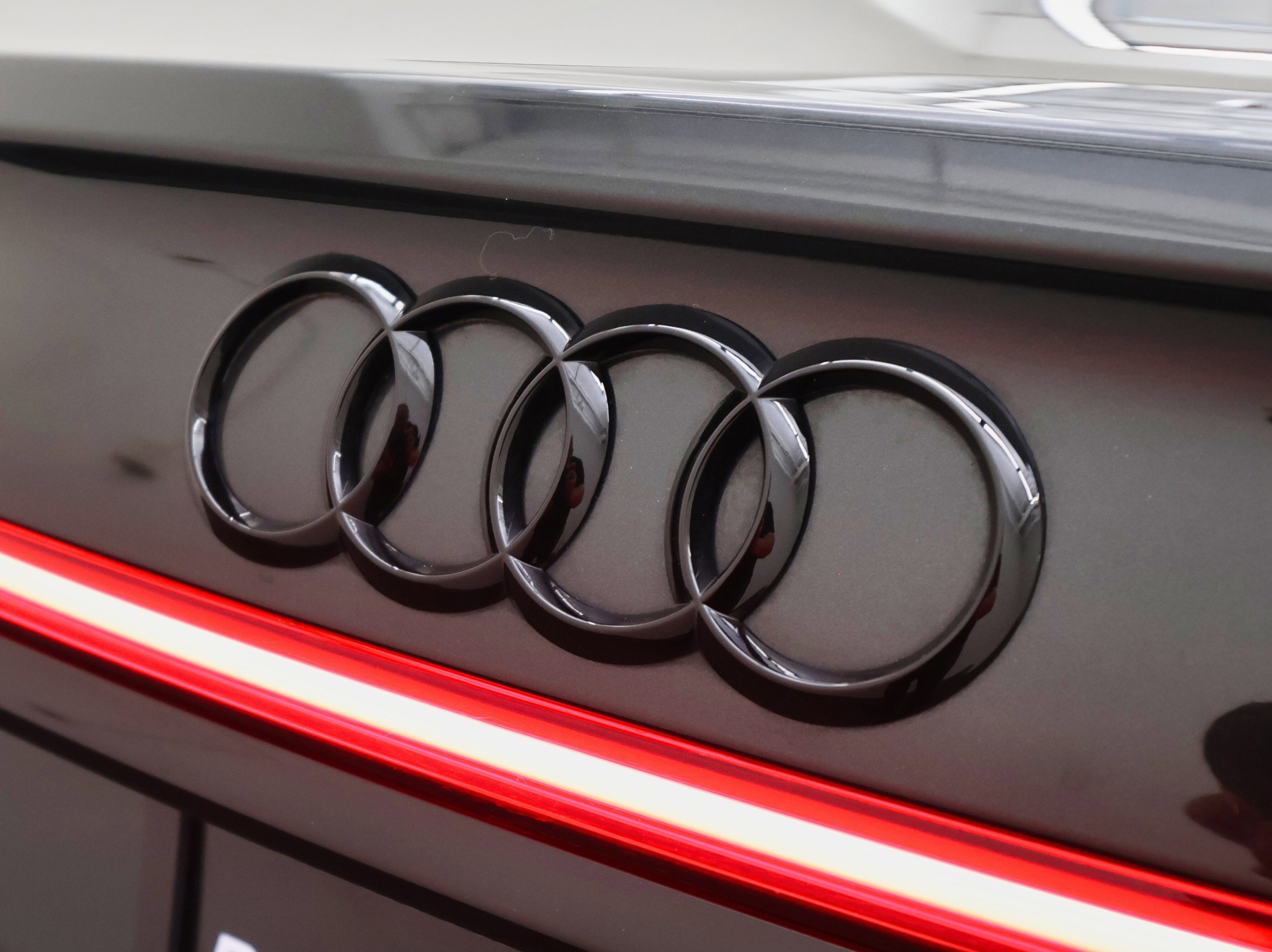 Used 2020 Audi A8 L 4.0T w/ Executive Package image 22