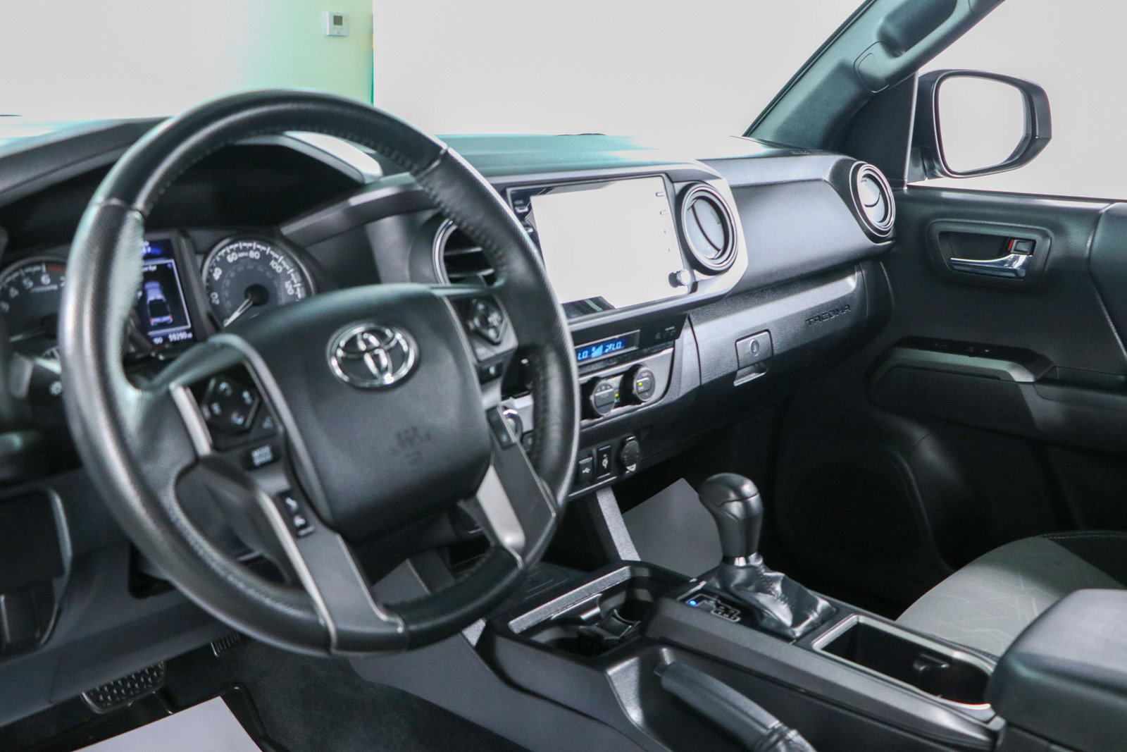 Used 2023 Toyota Tacoma TRD Sport AWD/4WD image 23