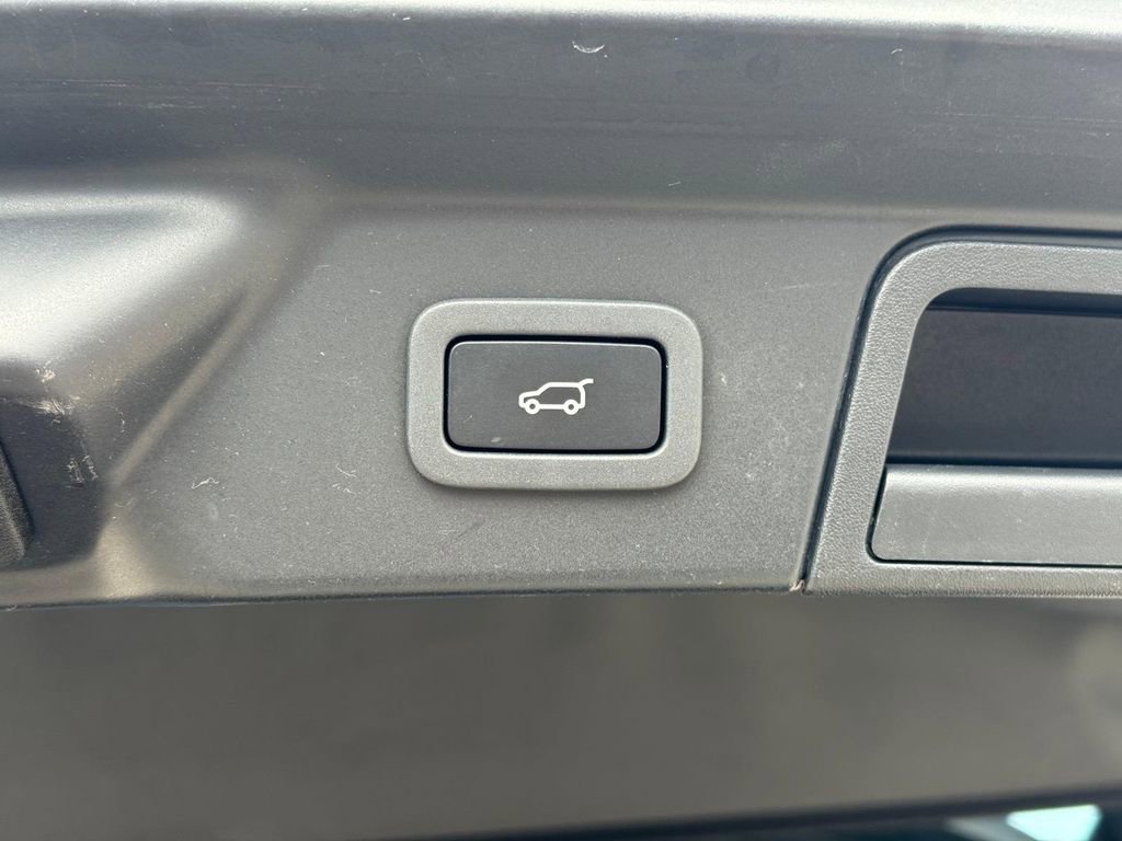 Used 2021 Land Rover Range Rover Velar R-Dynamic S image 7