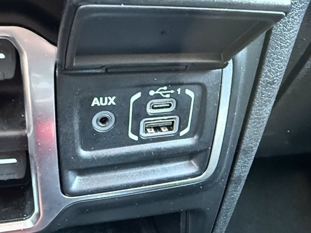 Used 2026 Jeep Wrangler Unlimited Sahara AWD/4WD image 21