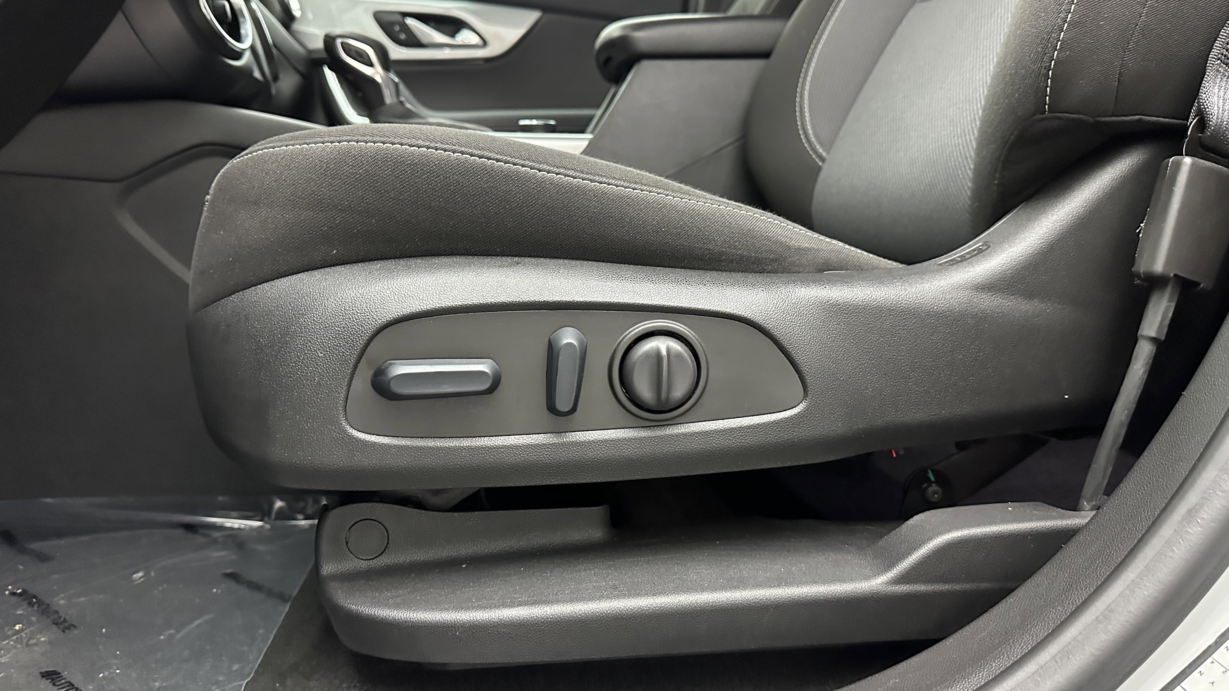 Used 2023 Chevrolet Blazer LT image 11