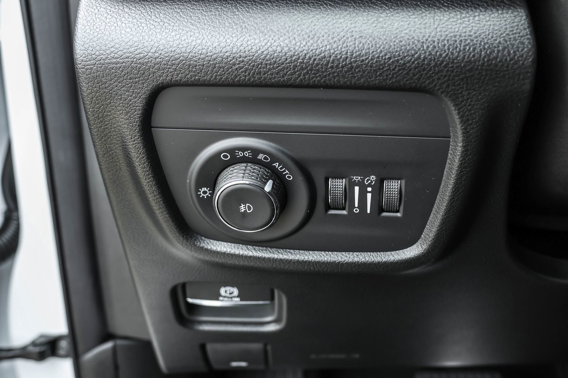 New 2025 Jeep Grand Cherokee Overland w/ Luxury Tech Group IV image 29