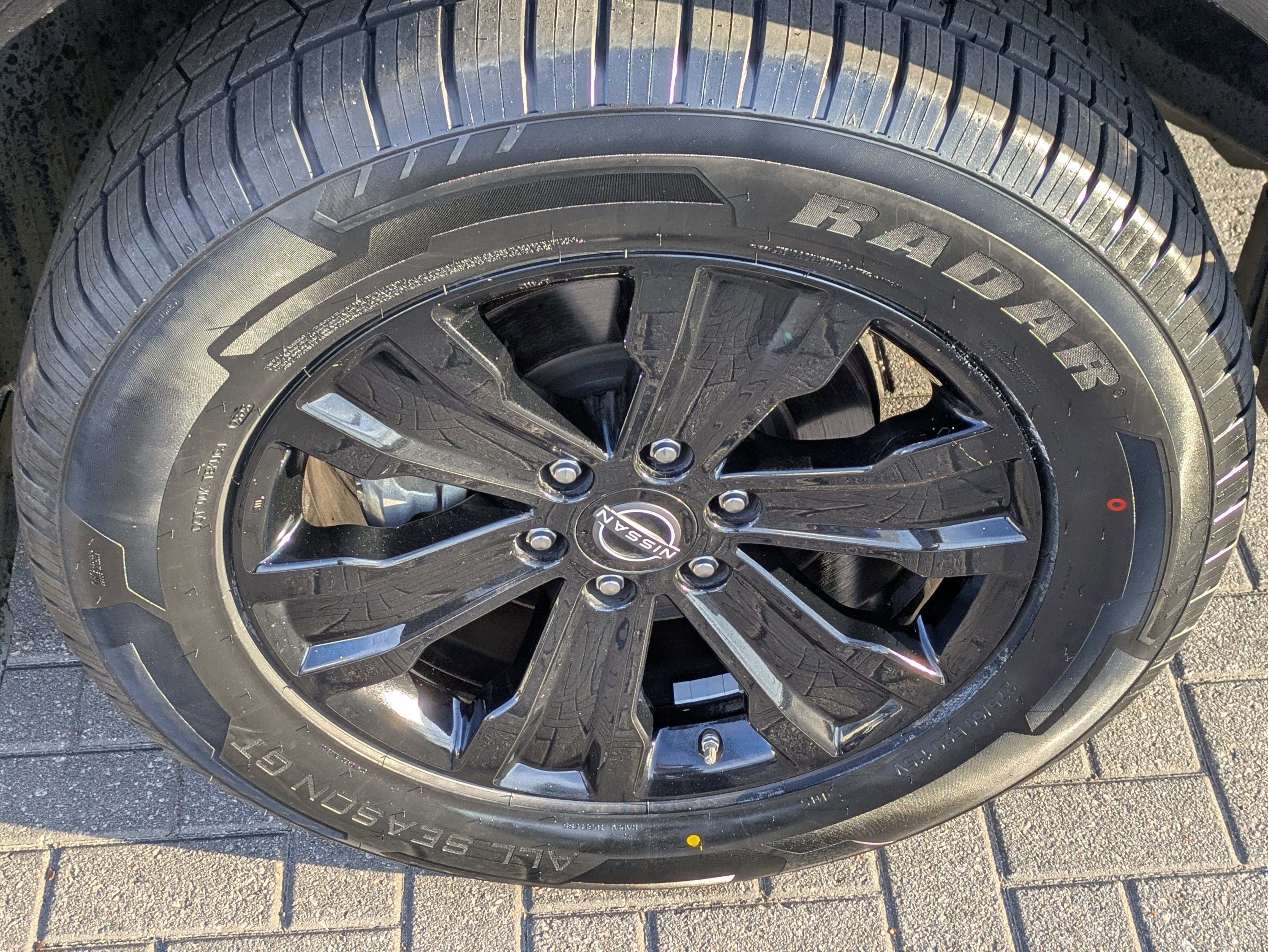 Used 2024 Nissan Titan SV w/ SV Convenience Package image 13