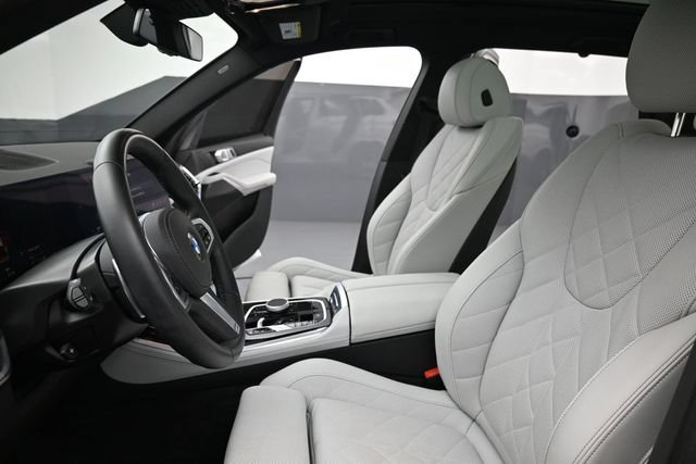 Used 2025 BMW X5 xDrive40i w/ M Sport Package AWD/4WD image 19