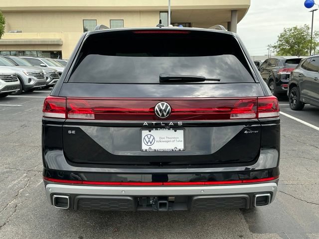 Used 2024 Volkswagen Atlas Peak Edition SE AWD/4WD image 4