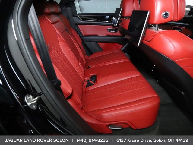 Used 2022 Bentley Bentayga image 28