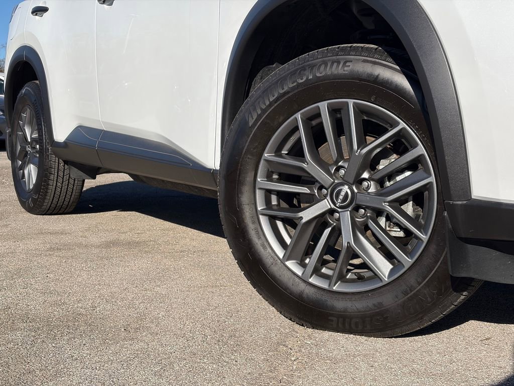 Certified 2025 Nissan Rogue S FWD image 2