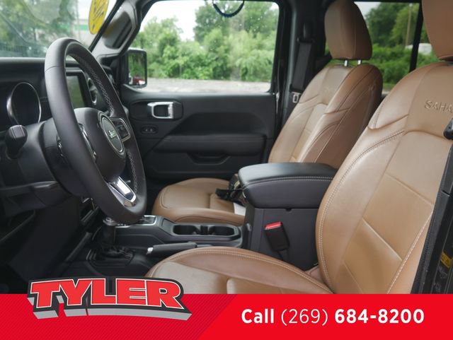 Used 2023 Jeep Wrangler Unlimited Sahara w/ Cold Weather Group AWD/4WD image 32