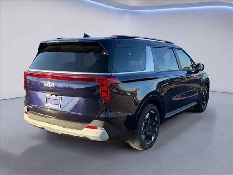 New 2026 Kia Carnival EX image 3