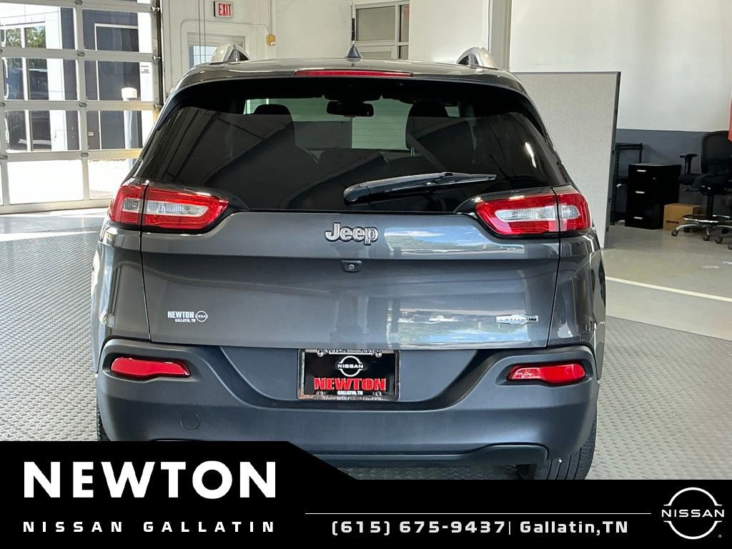 Used 2016 Jeep Cherokee Latitude w/ Comfort/Convenience Group FWD image 24