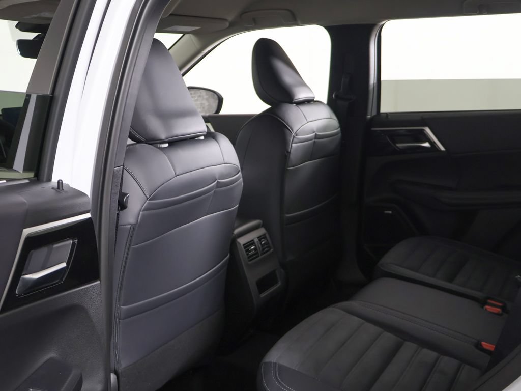 New 2026 Mitsubishi Outlander SE FWD image 29