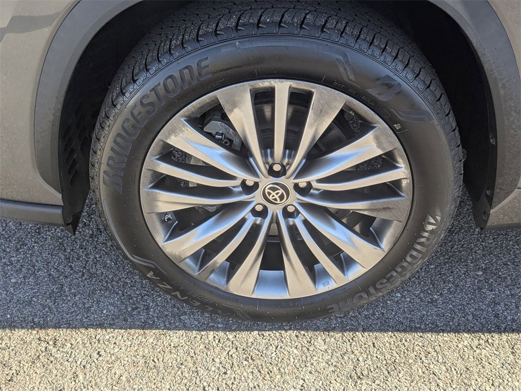 Used 2021 Toyota Highlander Platinum image 9