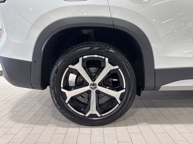 Used 2025 Volkswagen Tiguan SE image 24