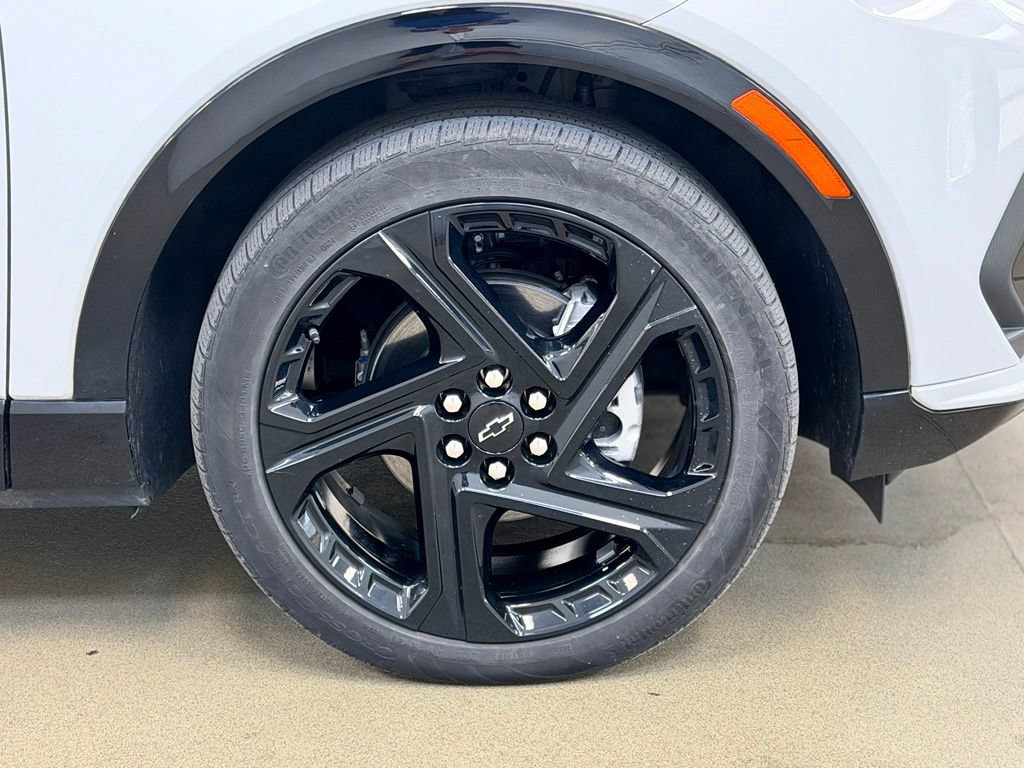 Used 2024 Chevrolet Equinox EV RS FWD image 4