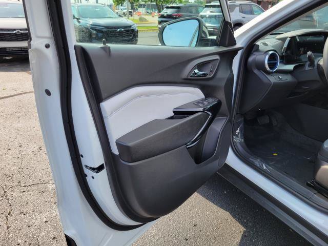 New 2026 Chevrolet Trax LT w/ Driver Confidence Package FWD image 6