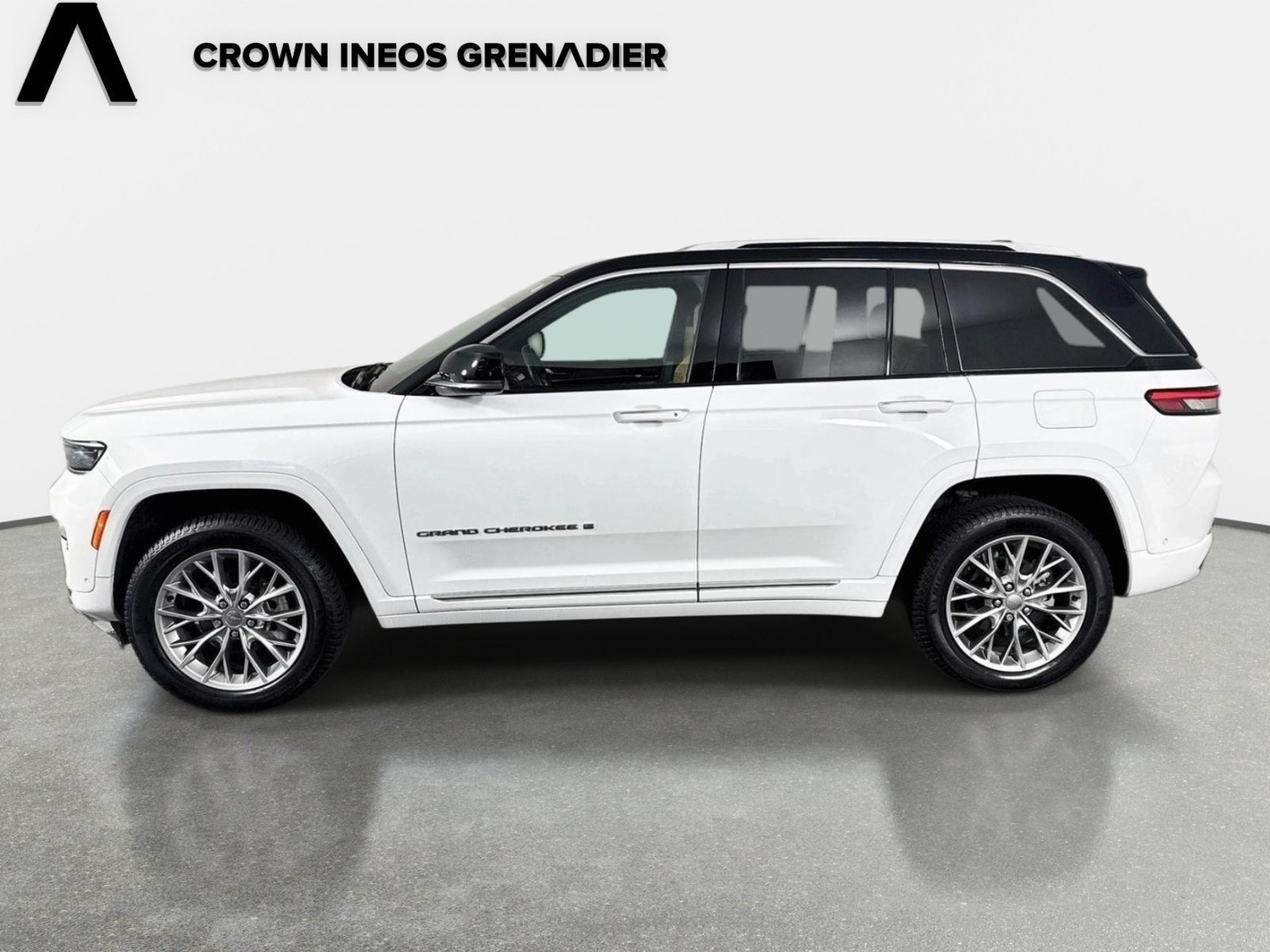 Used 2022 Jeep Grand Cherokee Summit w/ Adv Protech Group IV AWD/4WD image 8