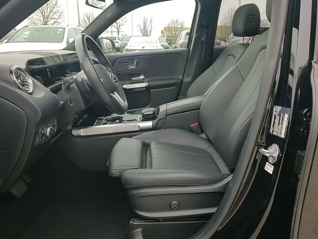 Used 2023 Mercedes-Benz GLB 250 4MATIC image 24