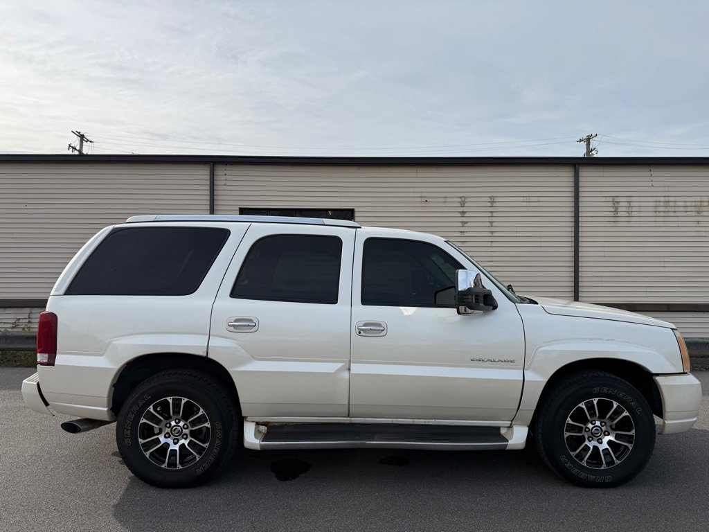 Used 2002 Cadillac Escalade AWD image 2