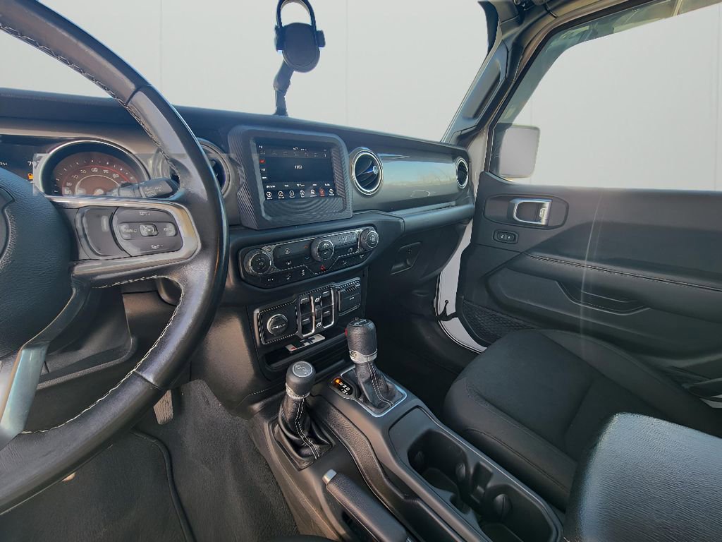 Used 2020 Jeep Wrangler Unlimited Sahara image 17