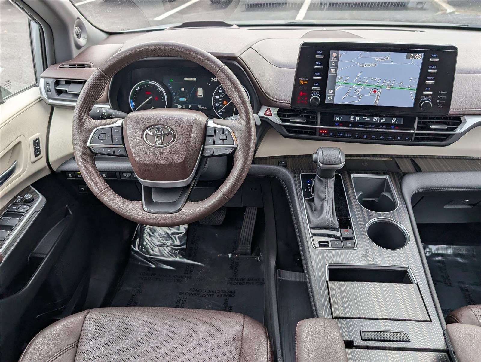 Used 2024 Toyota Sienna Platinum image 18