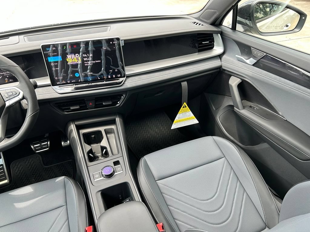 New 2026 Volkswagen Tiguan SE R-Line FWD image 11