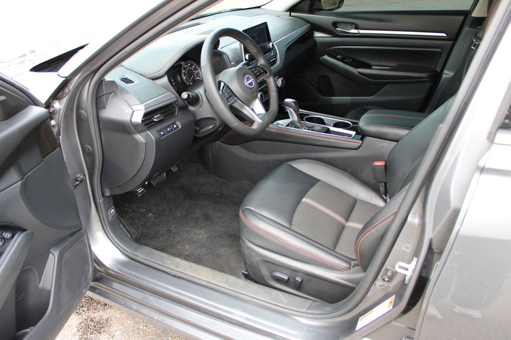 Used 2024 Nissan Altima 2.5 SR image 11