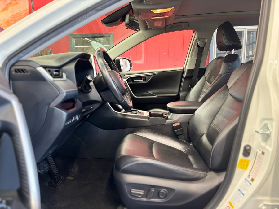 Used 2019 Toyota RAV4 Limited w/ Advanced Technology Package AWD/4WD image 7