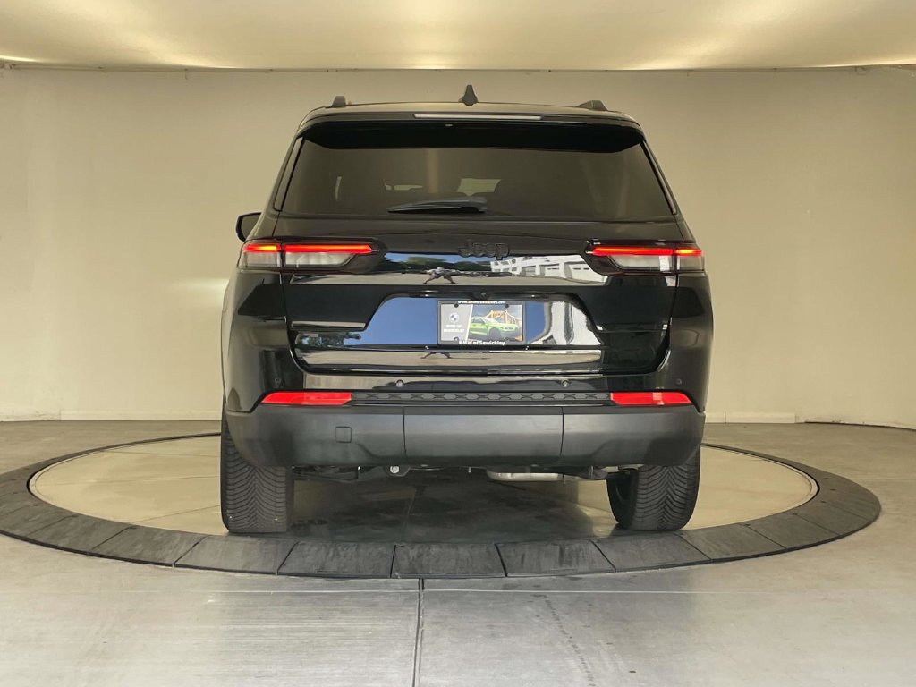 Used 2023 Jeep Grand Cherokee L Laredo AWD/4WD image 4