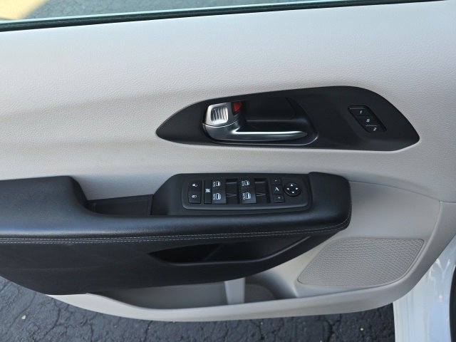 Used 2020 Chrysler Pacifica Limited image 9