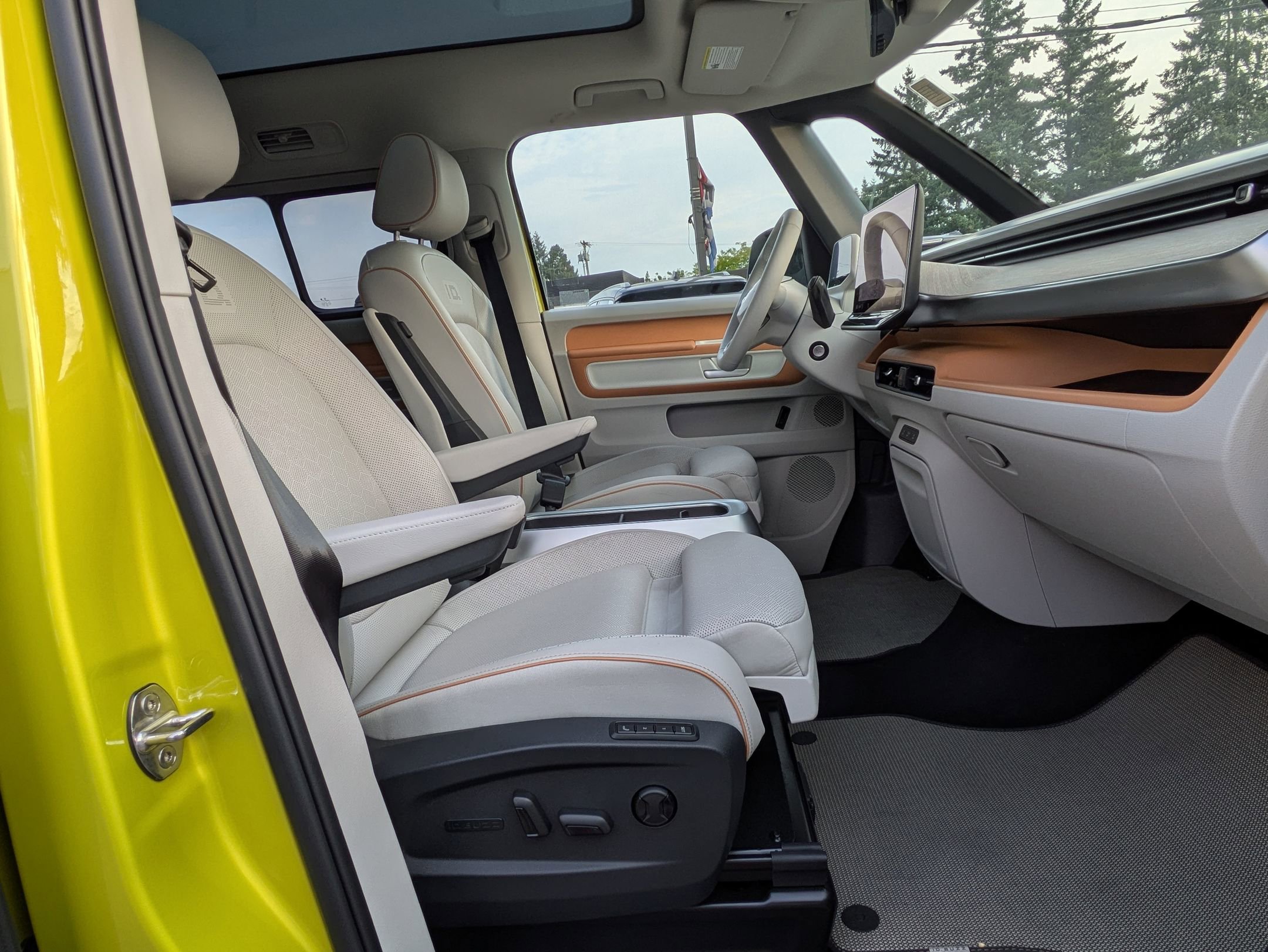 New 2025 Volkswagen ID. Buzz 1st Edition image 32