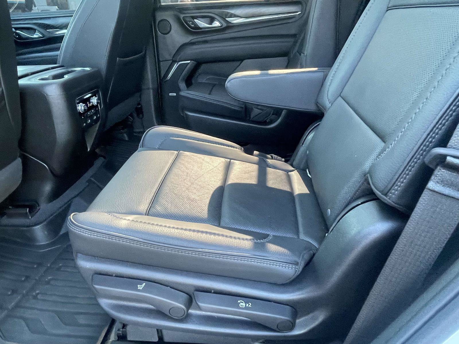 Used 2021 GMC Yukon Denali w/ Denali Premium Package RWD image 13