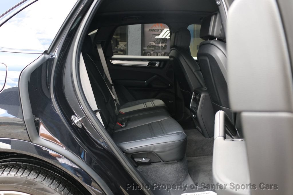 Used 2022 Porsche Cayenne Platinum Edition AWD/4WD image 33