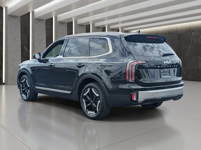 Used 2024 Kia Telluride EX w/ EX Captain's Chair Package image 4