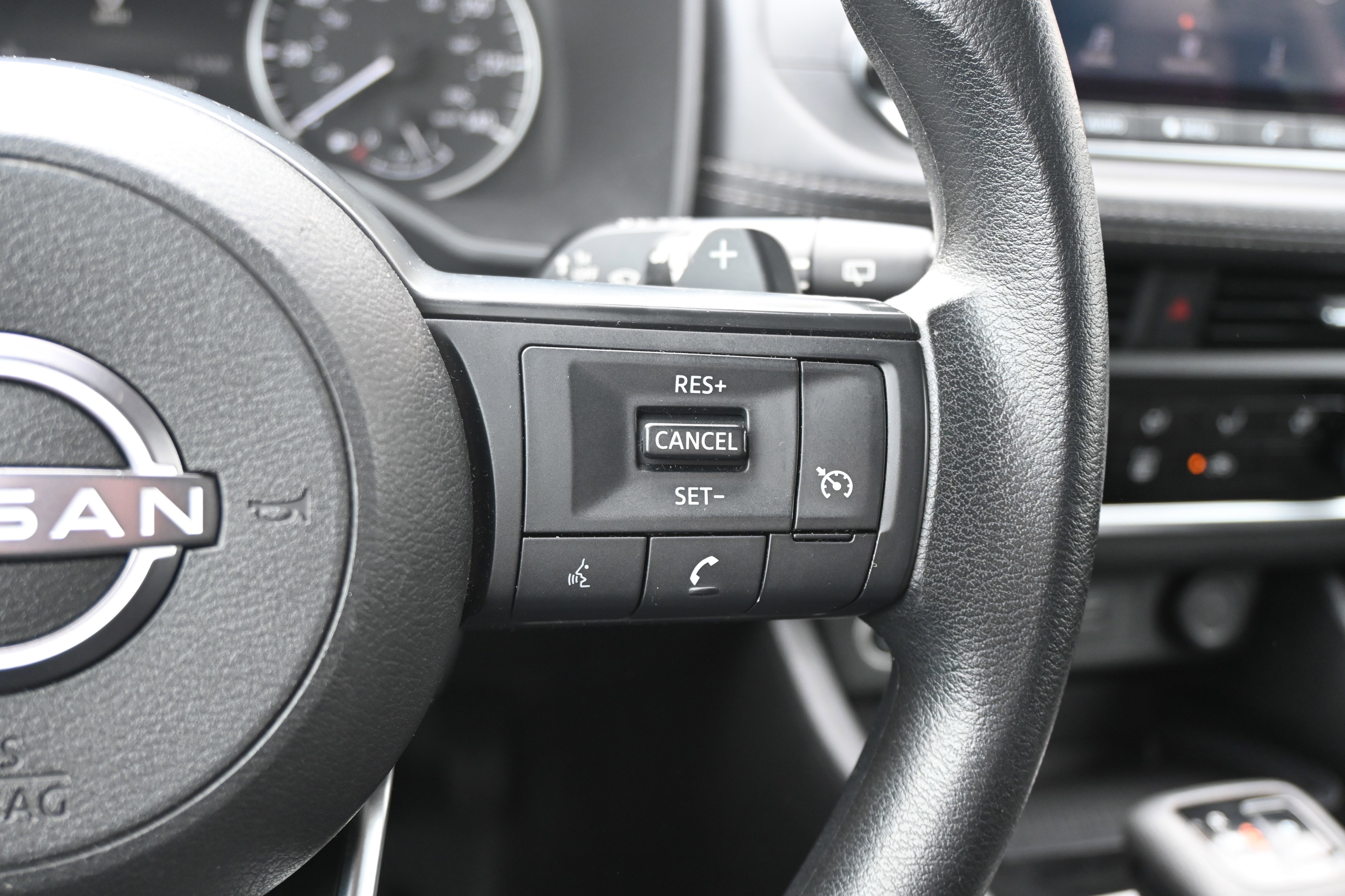 Used 2023 Nissan Rogue S image 19