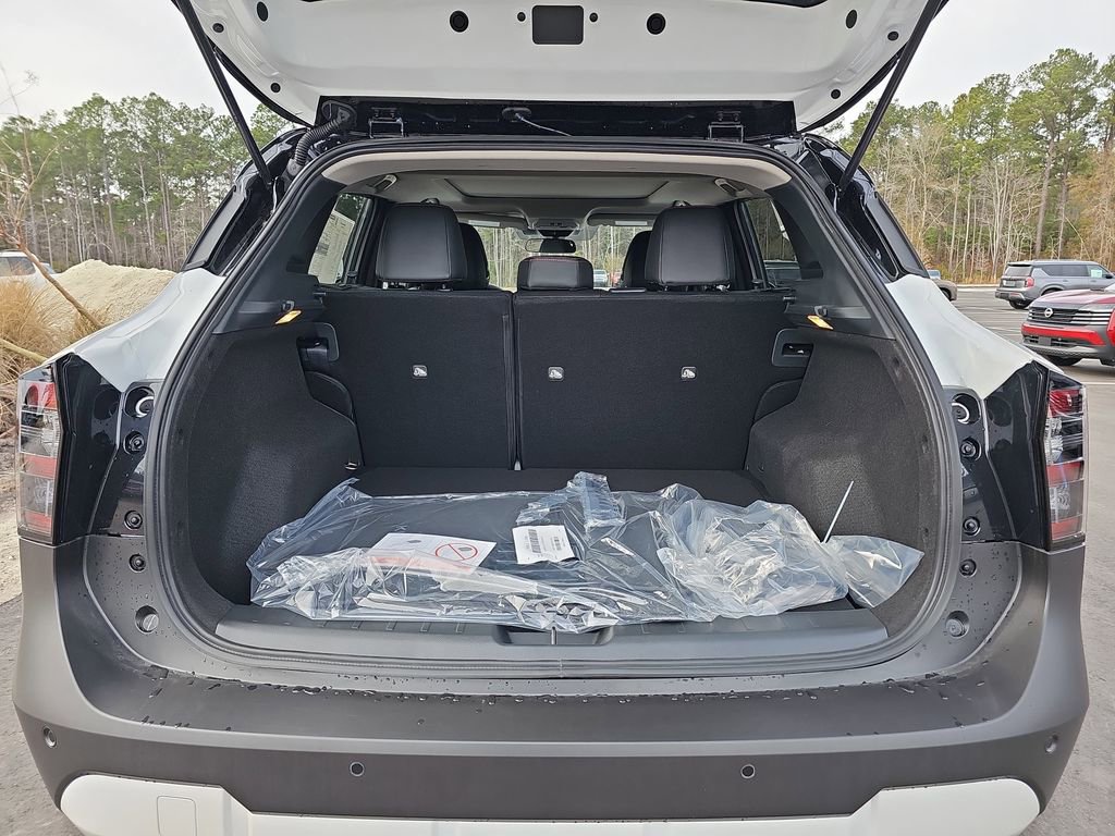 New 2026 Nissan Kicks SR w/ SR Premium Package FWD image 16