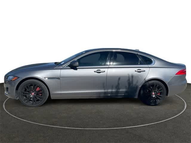 Used 2020 Jaguar XF Prestige image 3