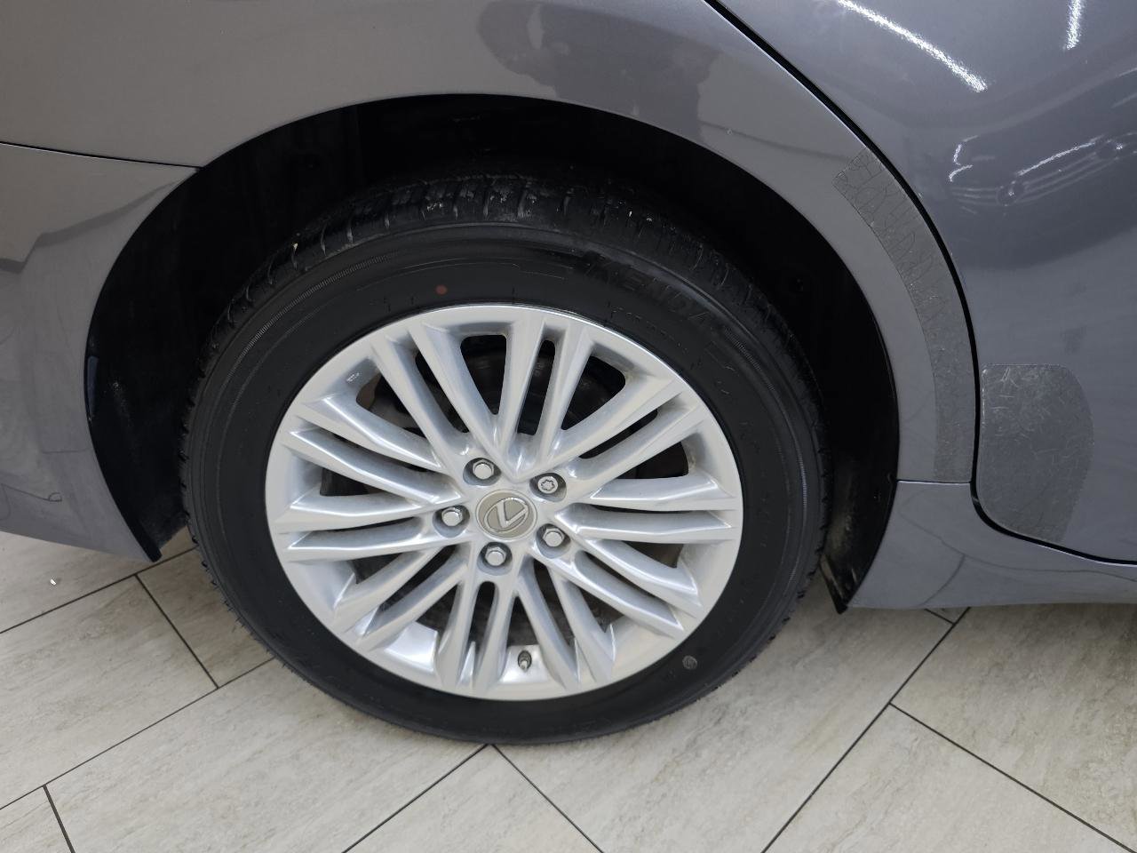 Used 2014 Lexus ES 350 w/ Luxury Package FWD image 41