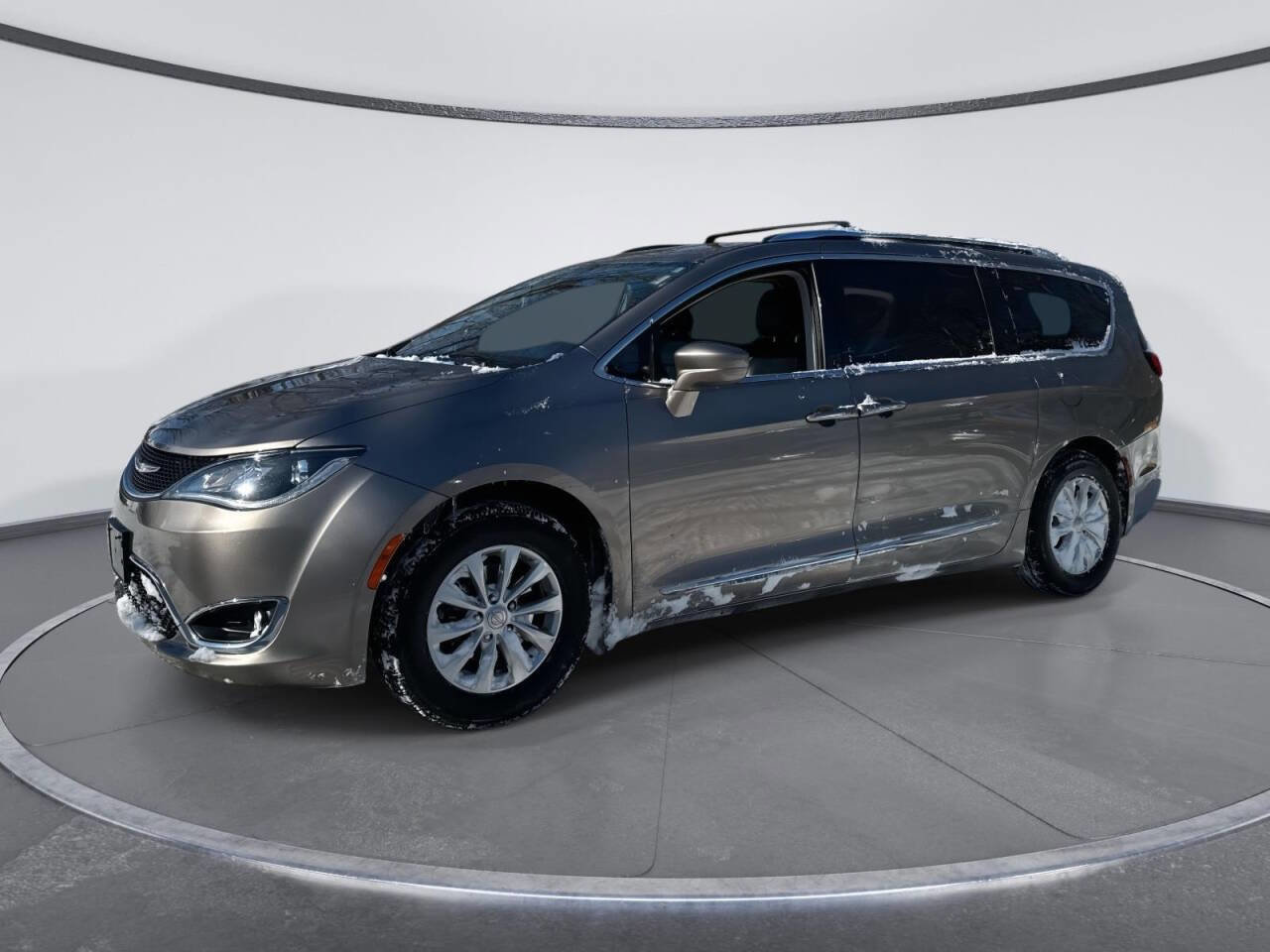 Used 2018 Chrysler Pacifica Touring-L image 1