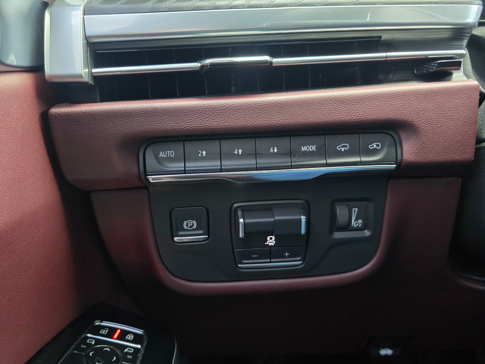 Used 2025 Cadillac Escalade Sport w/ Touring Package AWD/4WD image 27
