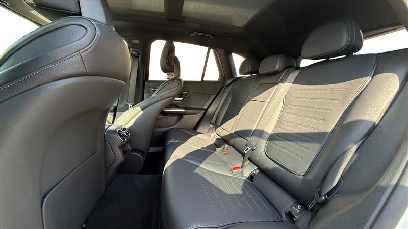 Used 2025 Mercedes-Benz GLC 300 image 16