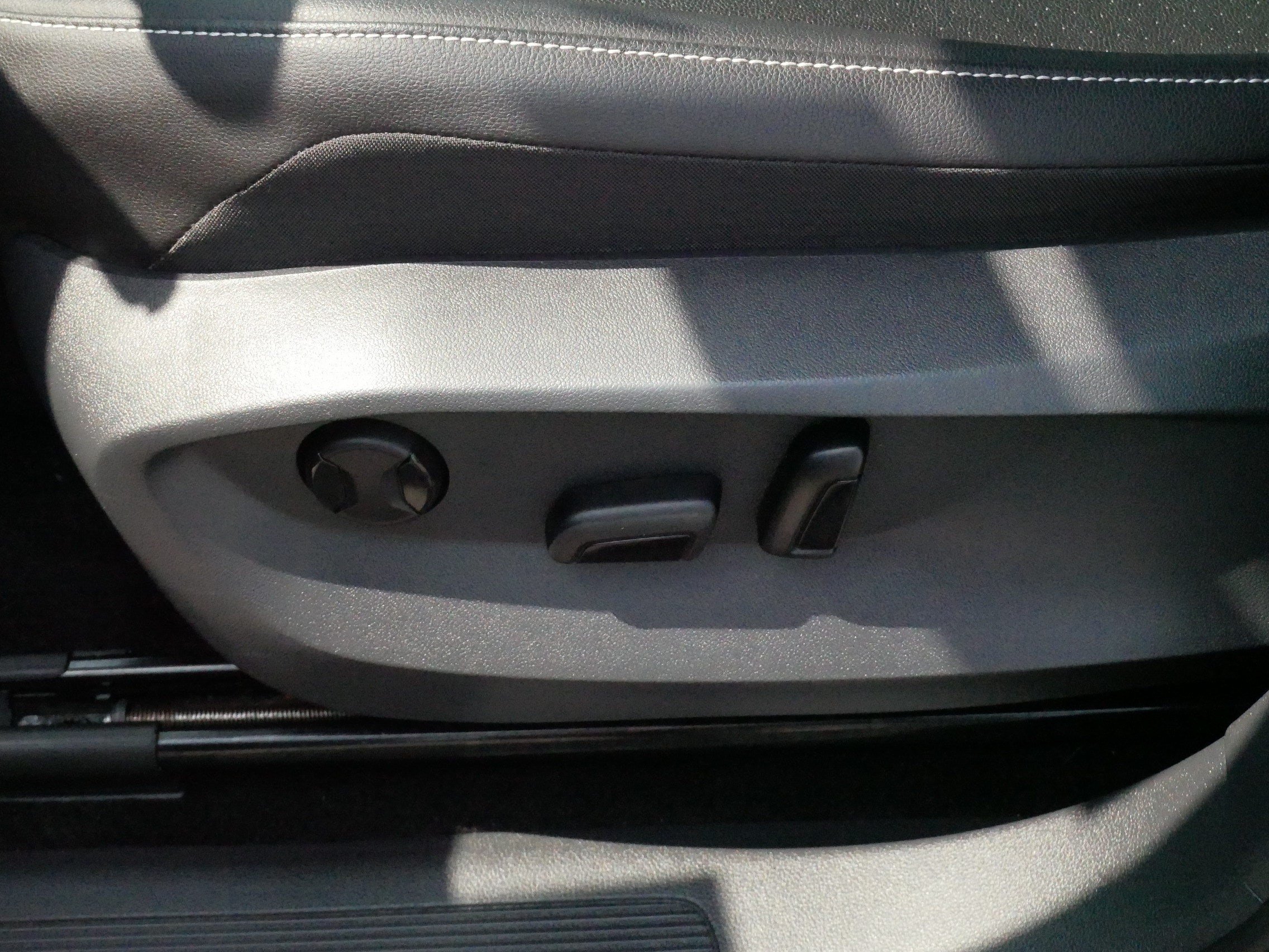 Certified 2023 Volkswagen Tiguan SE FWD image 20