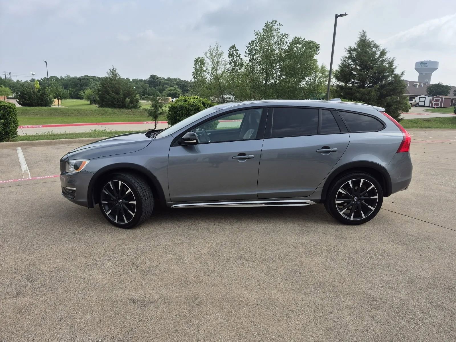 Used 2016 Volvo V60 T5 Cross Country Platinum AWD/4WD image 2
